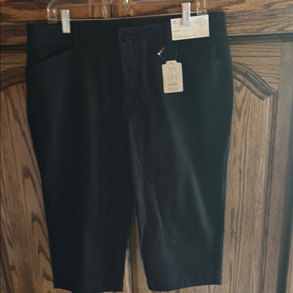 St. John's Bay Black Ankle Cropped Pants